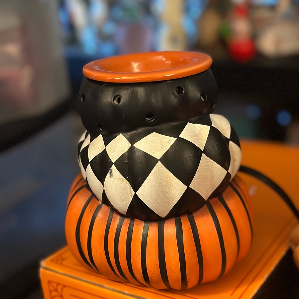 Black and Orange Ceramic stacked pumpkin wax melt warmer. Used.